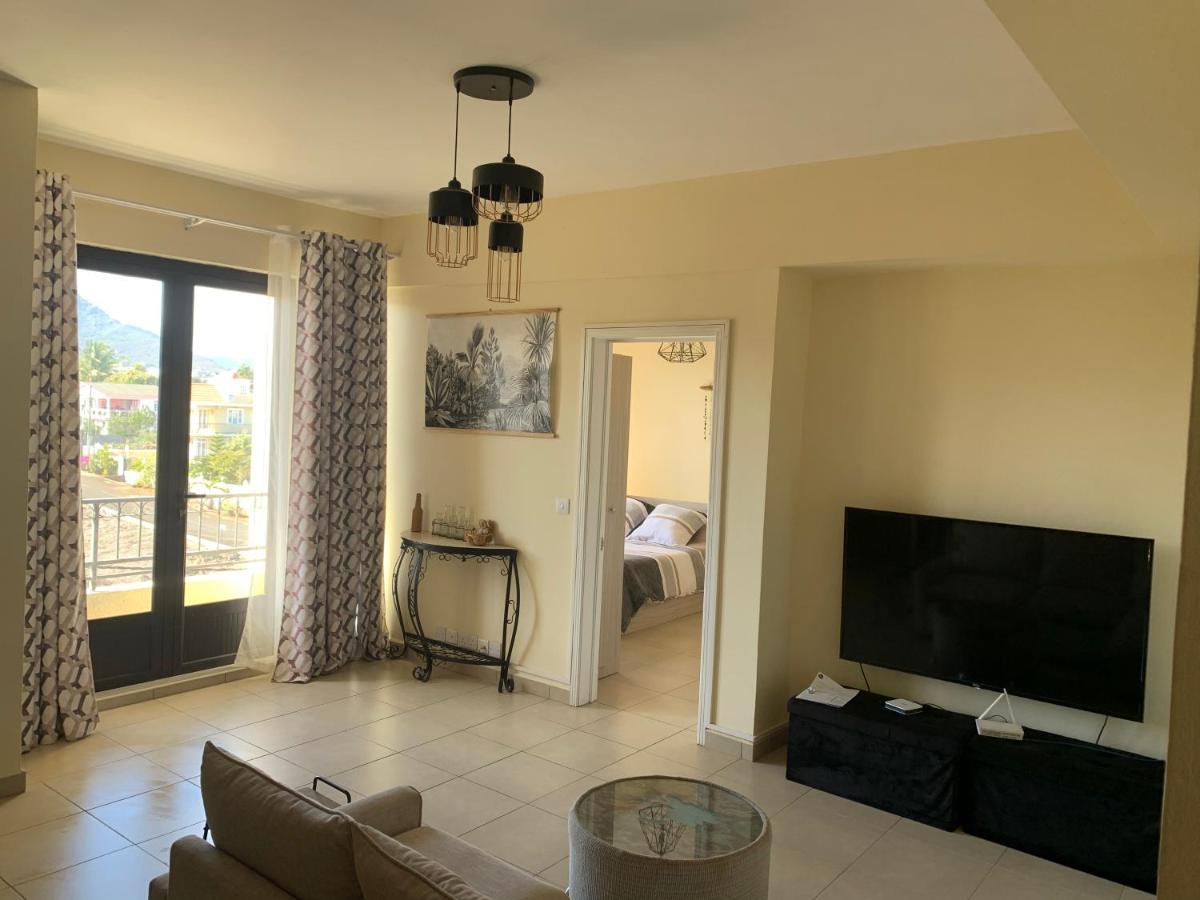 Modern Apartment Close To Flic En Flac Beach Extérieur photo